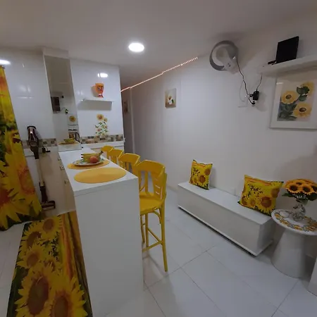 Quarto confortável pertinho da praia-2